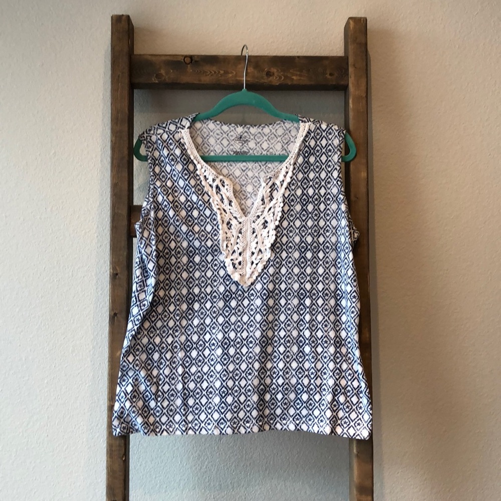 Women’s L printed geometric sleeveless tee